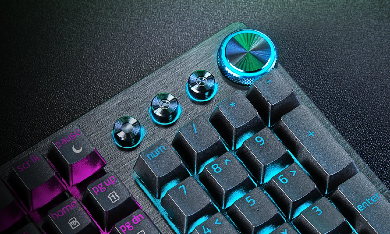 Razer Huntsman V3 Pro TKL extra buttons and volume dial.