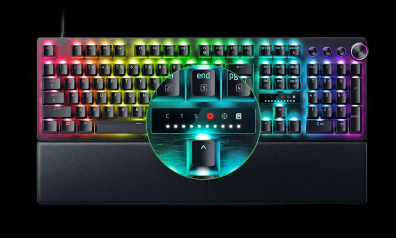 Razer Huntsman V3 Pro TKL LED action lights.