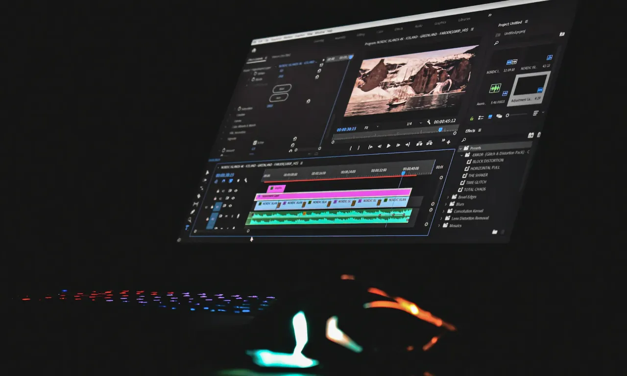 Video editing on the screen in software